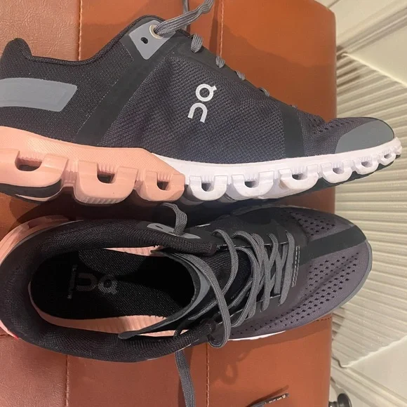 On Running Women's Cloudswift Black, Gray with Rose Accent size 6 - Picture 6 of 8